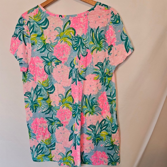 Lilly Pulitzer Etta V-neck Tshirt in Pineapple Shake Print sz XXL - Picture 4 of 5